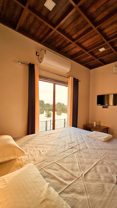 Double or Twin Room with Lake View